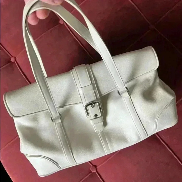 Beautiful Coach Hamptons White Leather Purse - Excellent Condition - Picture 10 of 15